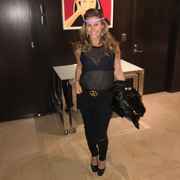 Posh Ambassador who loves 👗👙👠👡👢👟🧣👛🕶🎒🍸 - Picture 1 of 5